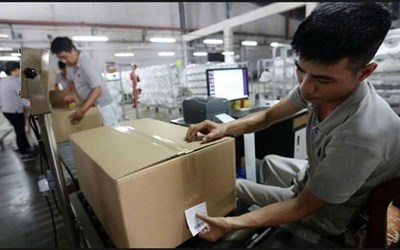 TUYỂN 04 CÔNG NHÂN KHO ĐÓNG GÓI NHÀ MÁY